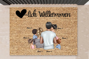 Hier leben, lieben & streiten - Personalisierte Fußmatte mit der ganzen Familie (1-4 Kinder)